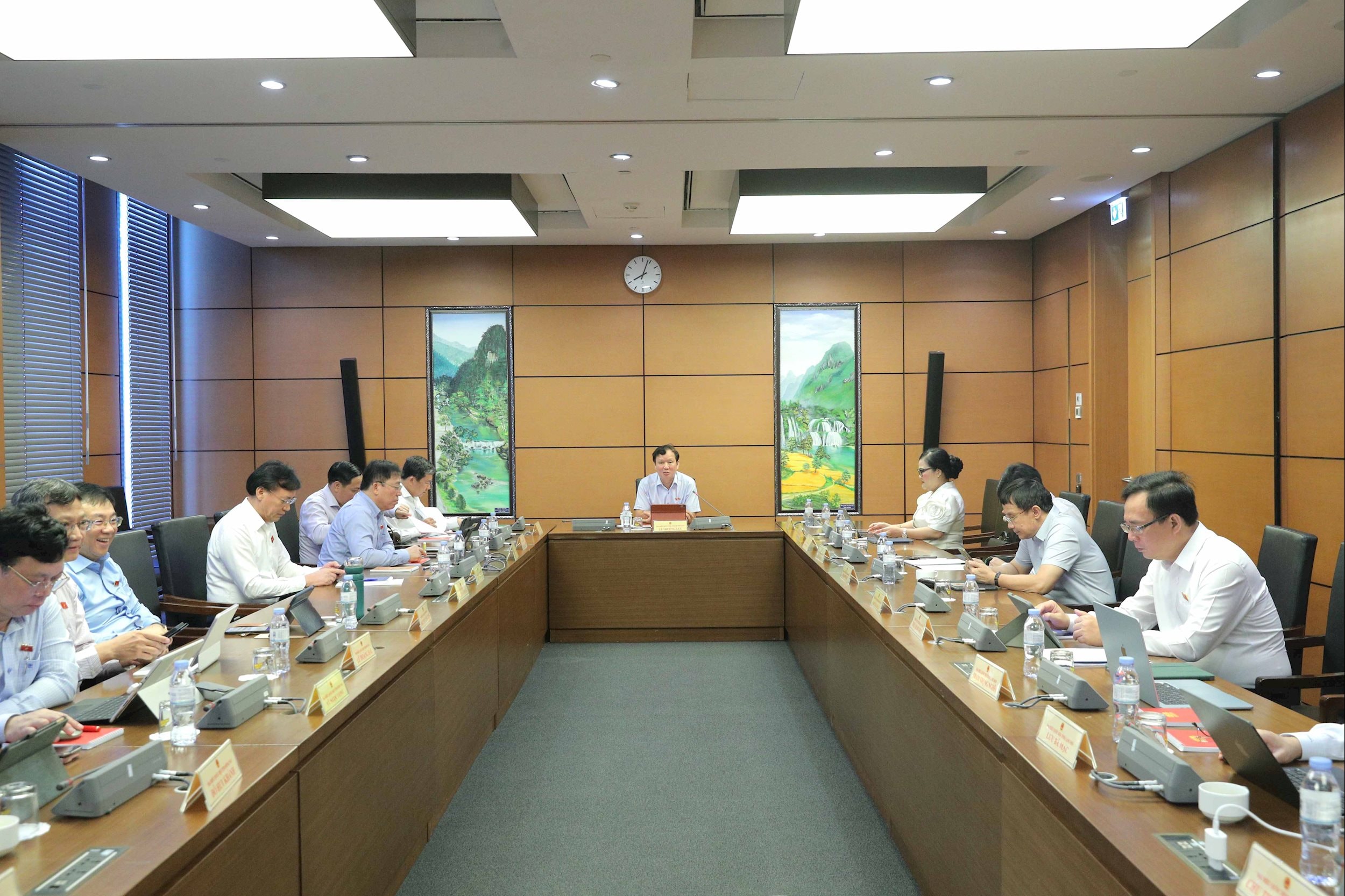 toàn cảnh phiên họp tổ.jpg