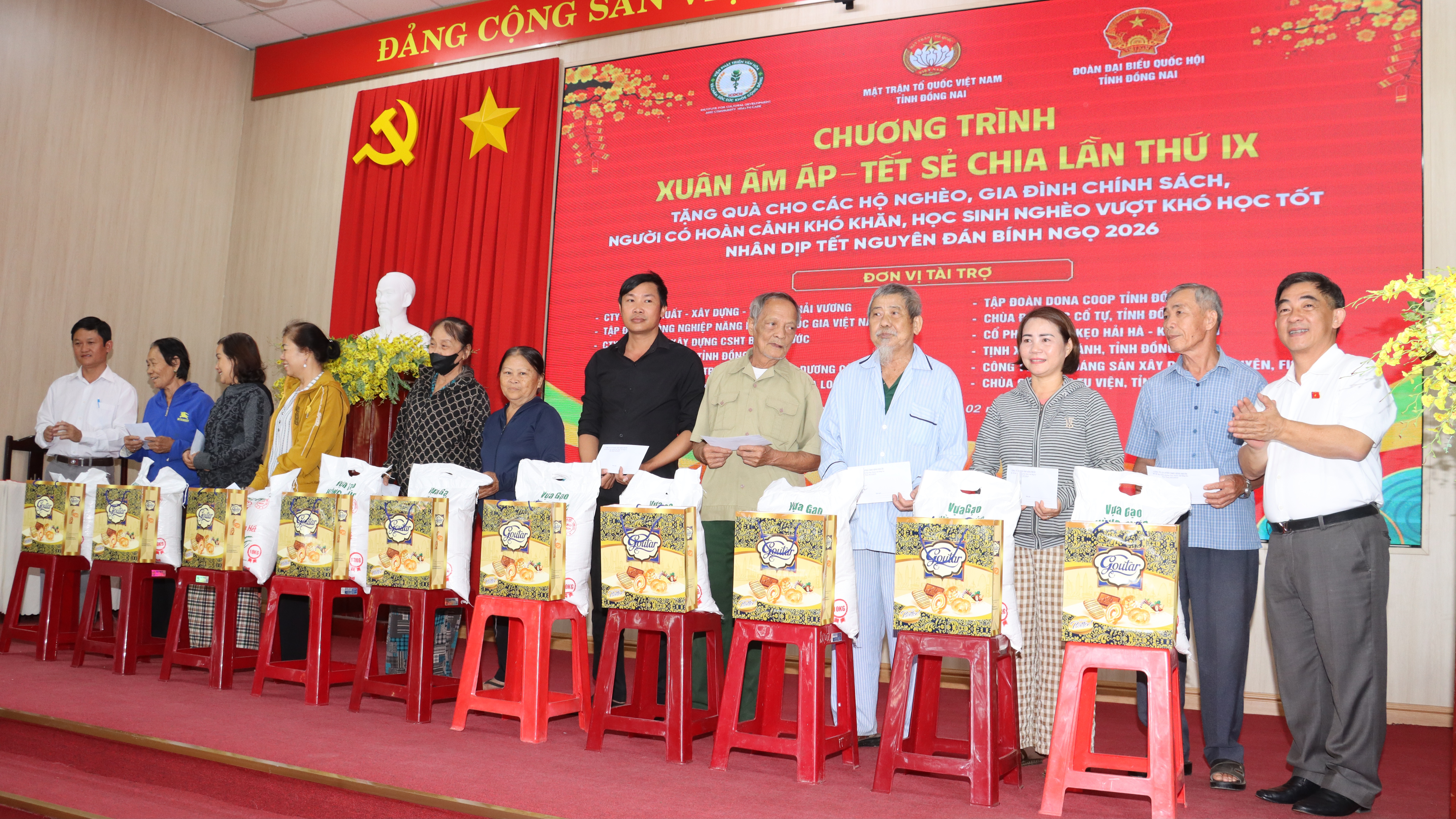 trao qua tại chơn thành.JPG